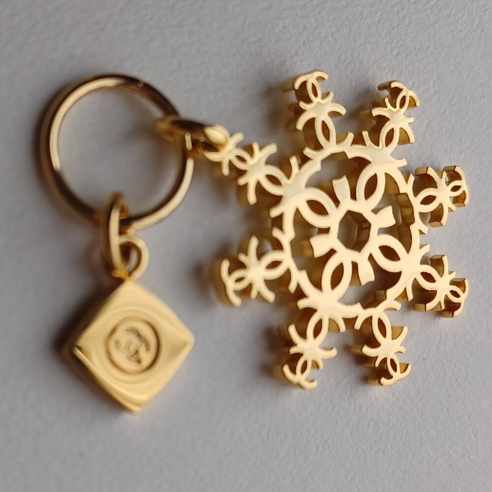 NEW - CHANEL Snowflake Charm with CC Logo charm